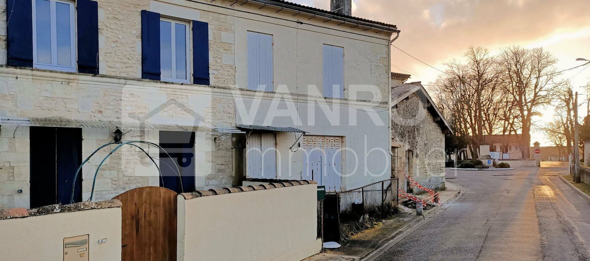 ExclusivitéVendu par VANROY Immobilier !Saint-Estèphe – Canteloup / Maison en pierre