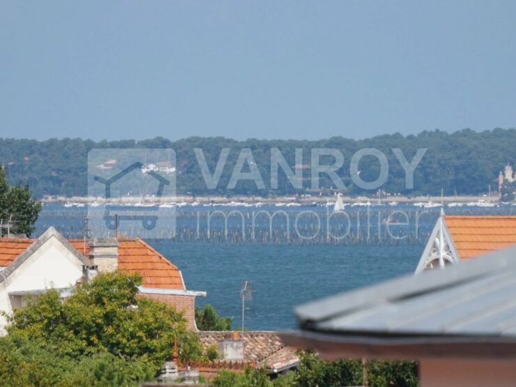 Off MarketVendu par VANROY Immobilier !Arcachon – Hyper centre / Magnifique appartement T3 avec aperçus Bassin