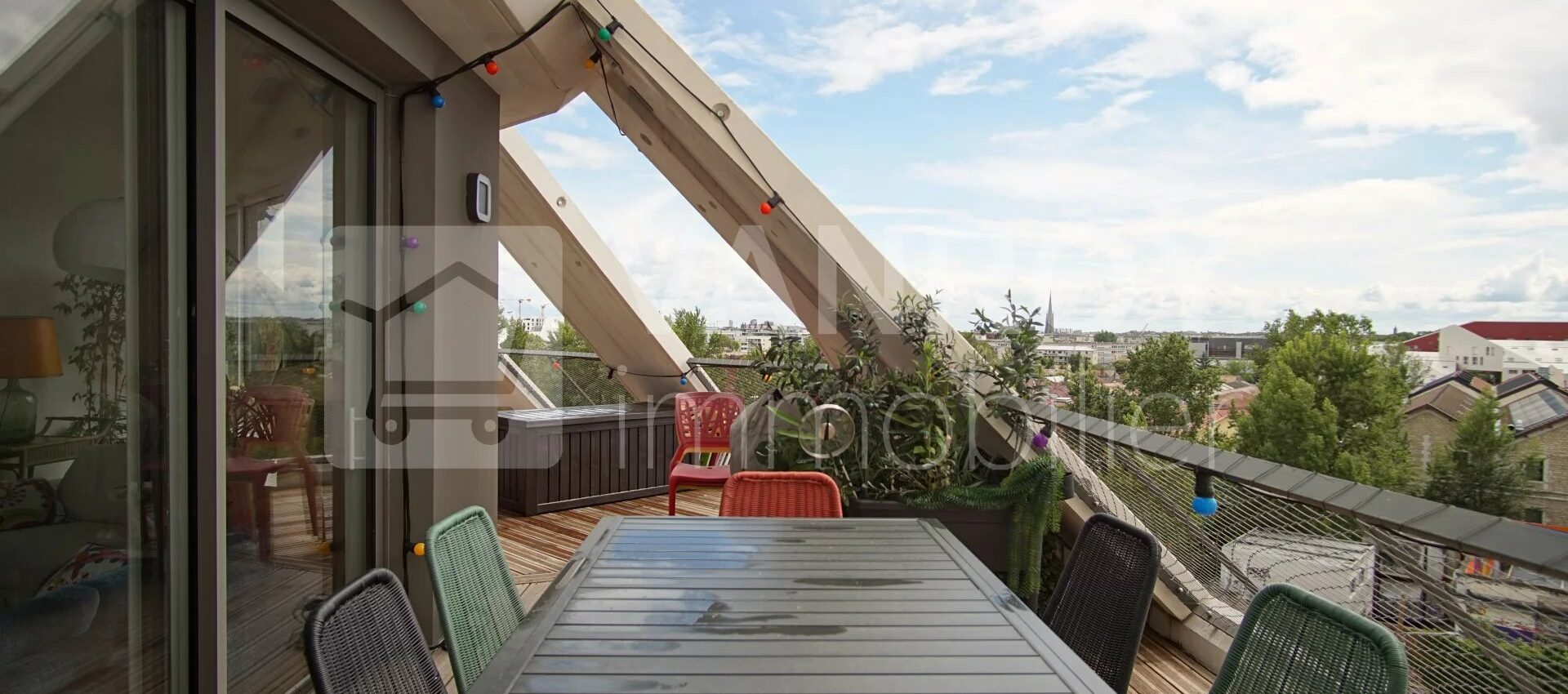 Nouveau prixBordeaux – Bastide Niel / Magnifique Appartement T4 très récent avec grande terrasse